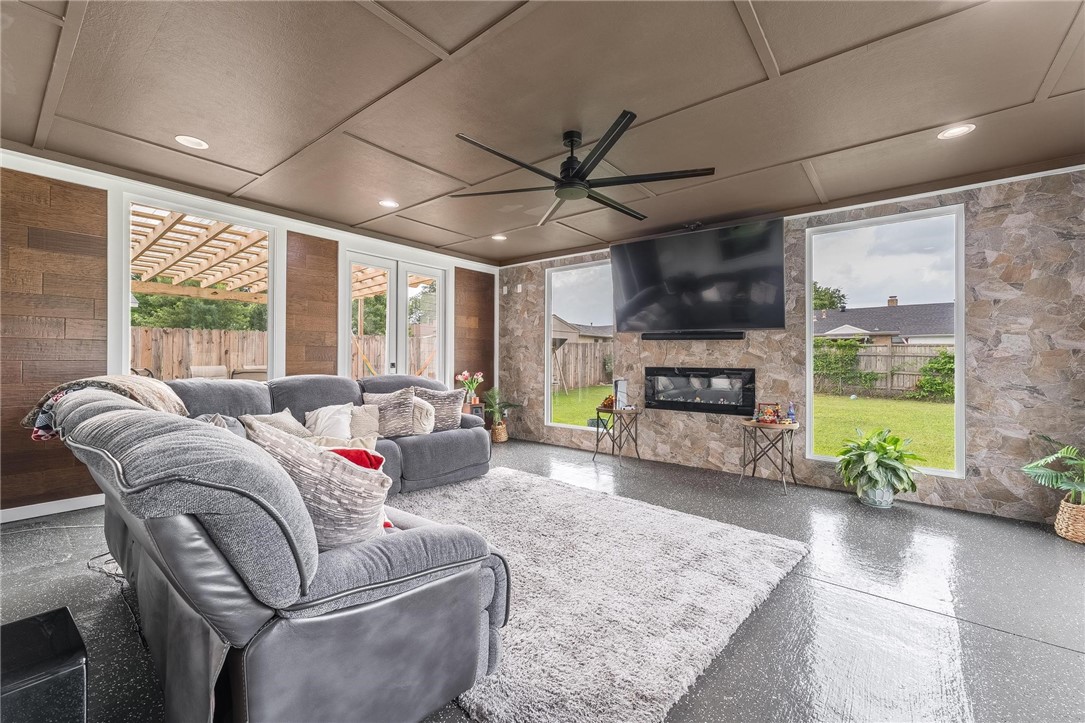 Woodland Acres Unit 2 Rogers - Residential