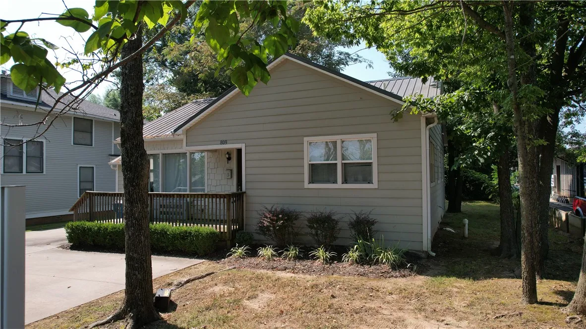 Bentonville, Arkansas 72712, United States, 2 Bedrooms Bedrooms, ,1 BathroomBathrooms,Residential,Active,94824