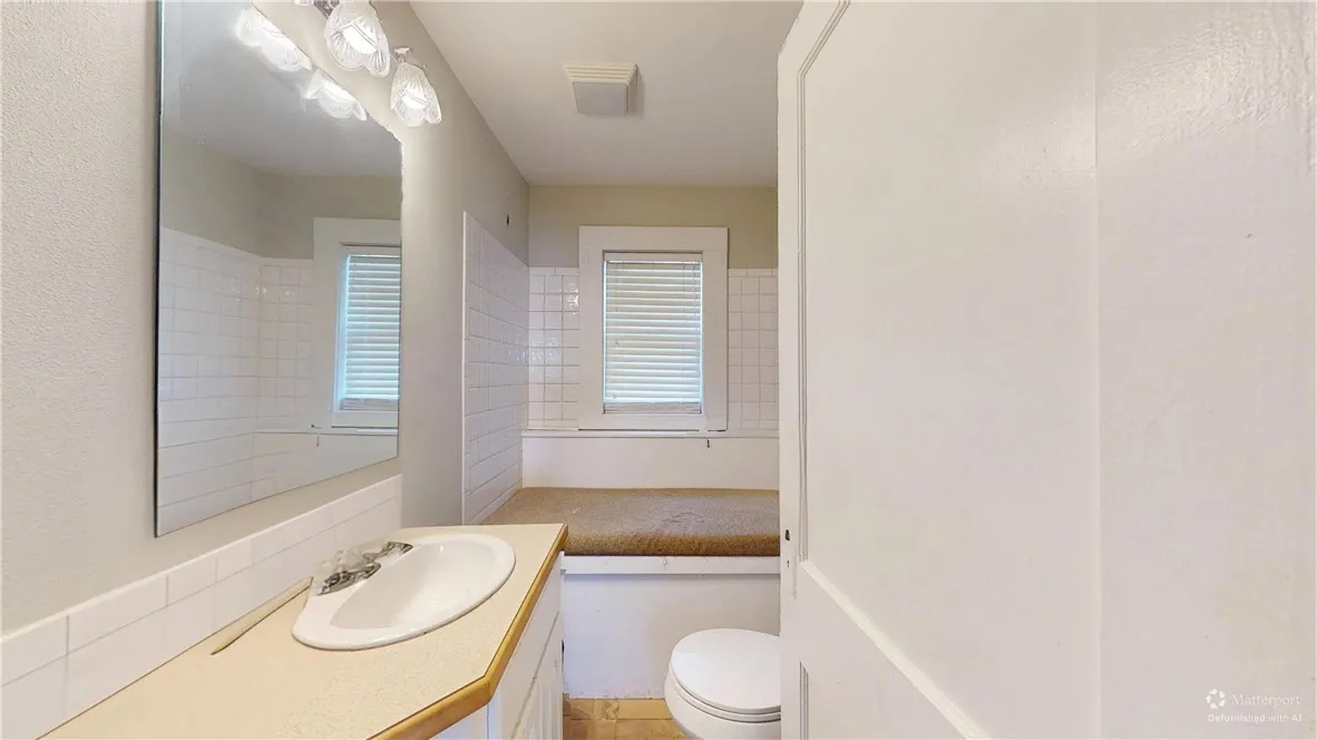 Bentonville, Arkansas 72712, United States, 2 Bedrooms Bedrooms, ,1 BathroomBathrooms,Residential,Active,94824