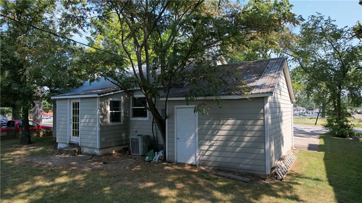 Bentonville, Arkansas 72712, United States, 2 Bedrooms Bedrooms, ,1 BathroomBathrooms,Residential,Active,94824