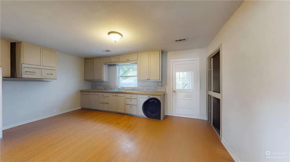 Bentonville, Arkansas 72712, United States, 2 Bedrooms Bedrooms, ,1 BathroomBathrooms,Residential,Active,94824