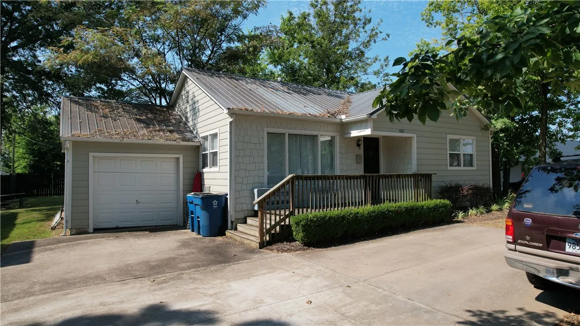 Bentonville, Arkansas 72712, United States, 2 Bedrooms Bedrooms, ,1 BathroomBathrooms,Residential,Active,94824
