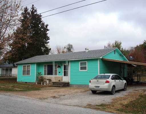 Nice 3BR, 1BA home with wood laminate, carpet, & vinyl floors, CH/A, gas backup heat,attached carport, handicap ramp on back, covered deck, fenced yard, all kitchen appliances, on 2 lots in Green Forest.,Close to Shopping and the public square.