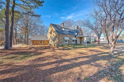 Photo of 1705 N Garland Avenue, Fayetteville, AR 72703 (MLS # 1332113)