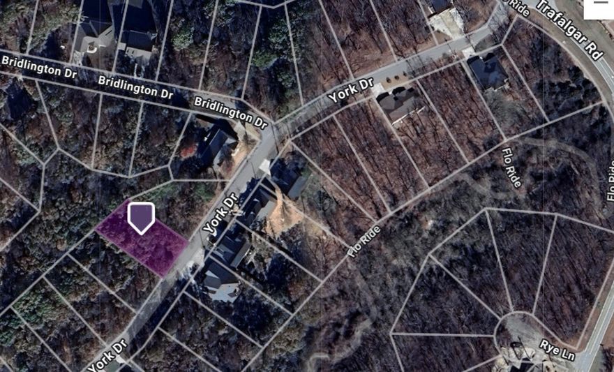 If you are looking to live your best life in Bella Vista AR, here's your chance! With the Flo-Ride Mountain Biking trail within 100 or so yards... every day can be a bike ride kind of day!  Bella Vista amenities include 7 Lakes, 7 Golf Courses, Pickleball and Tennis Courts, pools, 3 Recreation Centers, hundreds of miles of world-class mountain biking trails, Tanyard Creek Driving Range and Practice Facility, a Gun Range and coming soon... The Oz Bike Park that will feature the first year-around Bike Lift in the United States! 
Come see why everyone is falling in love with Bella Vista!