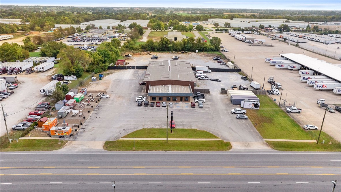 Total Building Size: 15,500, includes 0.37 acre fenced yard
Square feet (12,640 SF Warehouse/2,400 SF office
Additional Yard Space: 2 fenced acres, $3,000/mth/acre
Access and Functionality: Multiple Drive-in doors, large open parking lot
Ceiling Height: High clear heights suitable for racking or production
Lease Terms: $14 per square foot, NNN (approximately $1.40 psf)