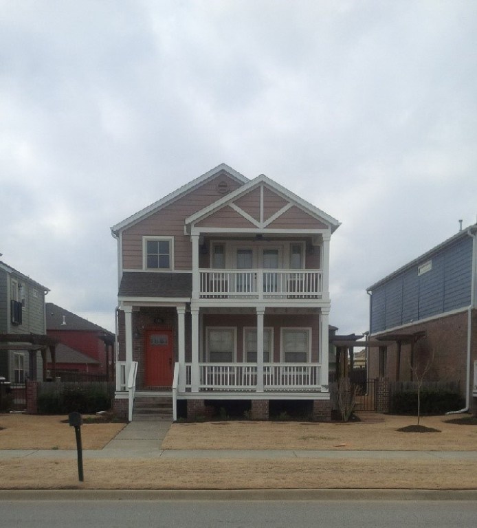 Nice new homes with front porches & cozy side patios with arbors conveniently located to everything. Home features 3 bedrooms, 2.5 bath, and open floor plan with urban design. Great set up with wood floors in living room & kitchen, carpet in bedroom, gas log fireplace, jacuzzi tub with separate shower in master bath.