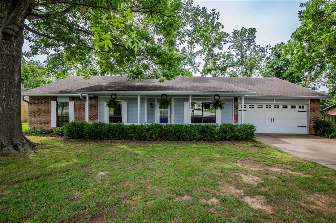 Exceptional Turtle Creek property is yours for the taking! Literally walk out to your backyard and hop on the Turtle Creek/Greenway bike trail. Inside you'll find a move in ready home with fresh carpet in the bedrooms and office/flex space. New paint inside and out! You'll love the open plan with all the charm of and 80's build with a real wood burning fireplace. The location on this one is unmatched. It's in the heart of North Rogers, just minutes to everything in Rogers and Bentonville. Zoned for Grace Hill, Oakdale, and Rogers Heritage High.