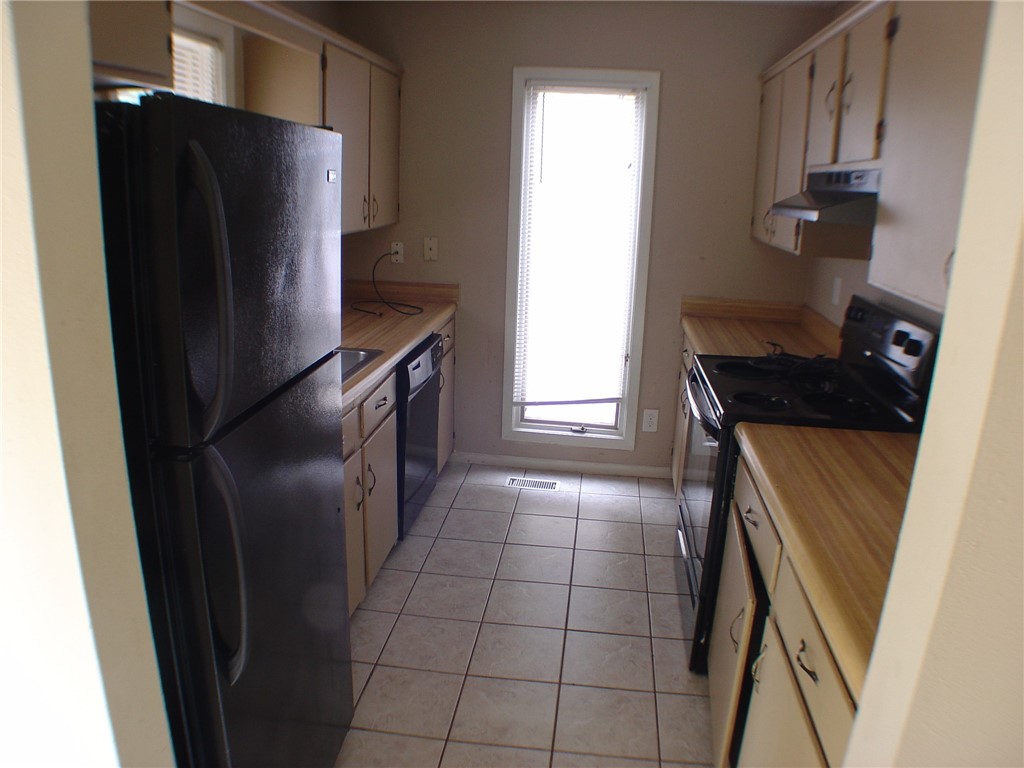 Townhouse Tct 2 A/K/A Drake Court Bvv - Residential Lease