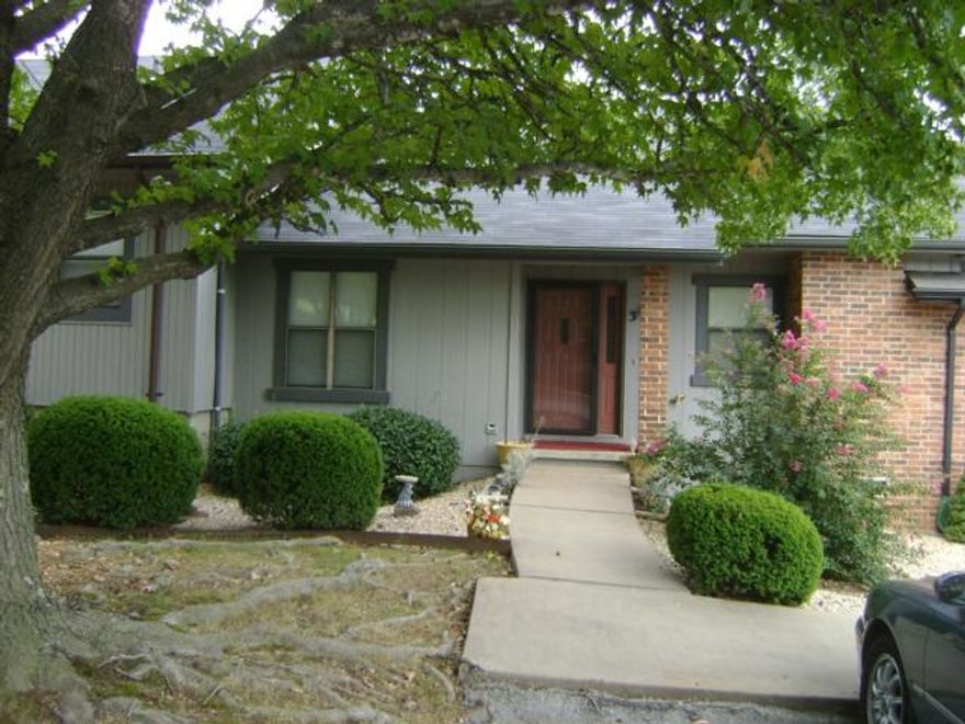 Well kept, nicely decorated townhome selling furnished.  Golf view, tennis view, close to Metfield clubhouse.  Just bring your suitcase and move in.  Your yard work is taken care of.  Investors, this home has a great rental history.  New roofing shingles installed this summer.