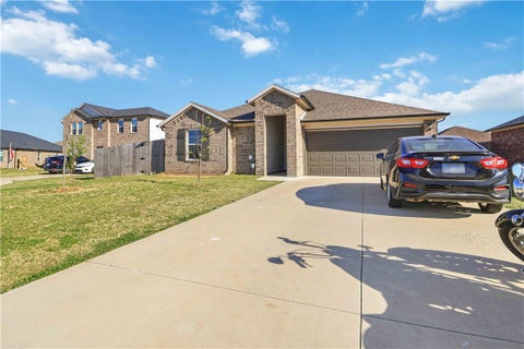Photo of 611 W Cattleman Court, Siloam Springs, AR 72761 (MLS # 1361378)