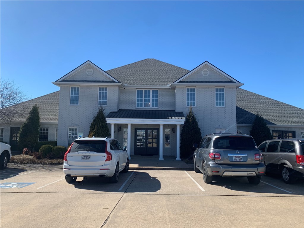 Conveniently located in West Springdale with quick access to I-49 and Highway 112. The landlord pays for gas, water, and electric.