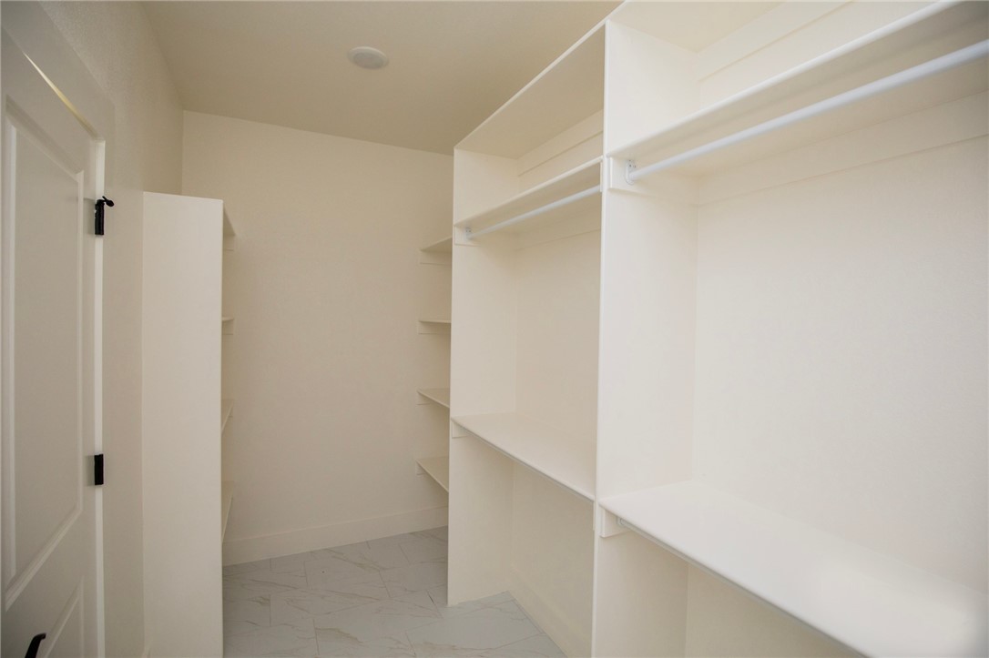 GRAND ESTATES PH 1-GENTRY - Residential Lease