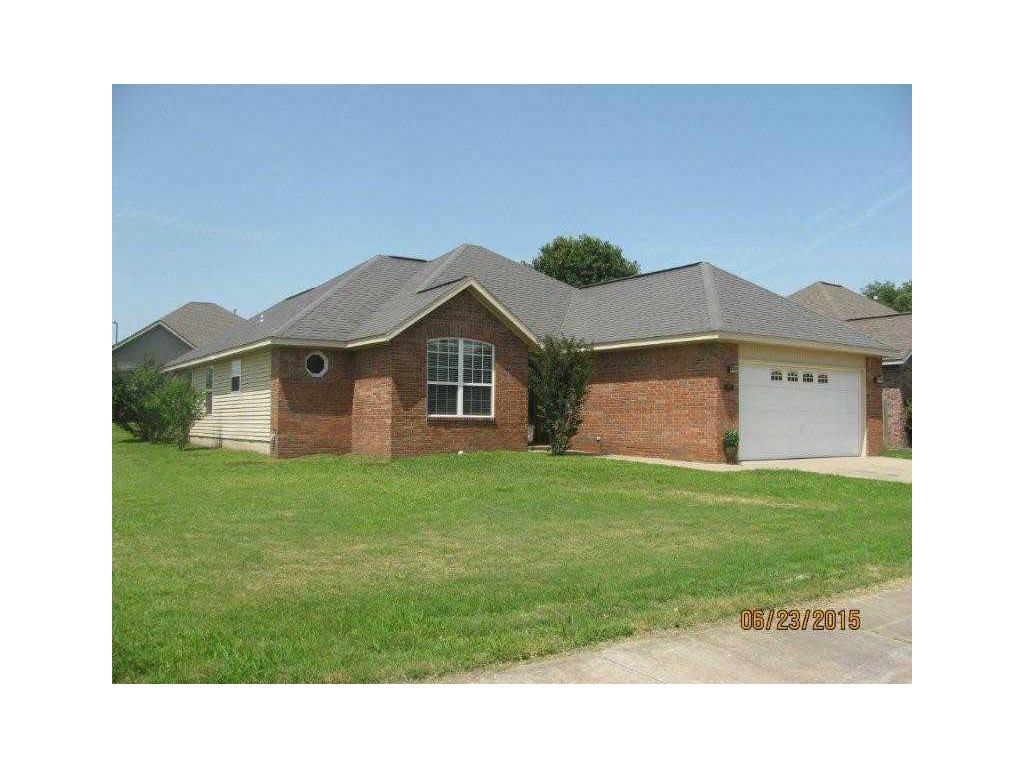 Very nice home with open floor plan for family togetherness, large eating area, gas fireplace, corner lot close to schools.