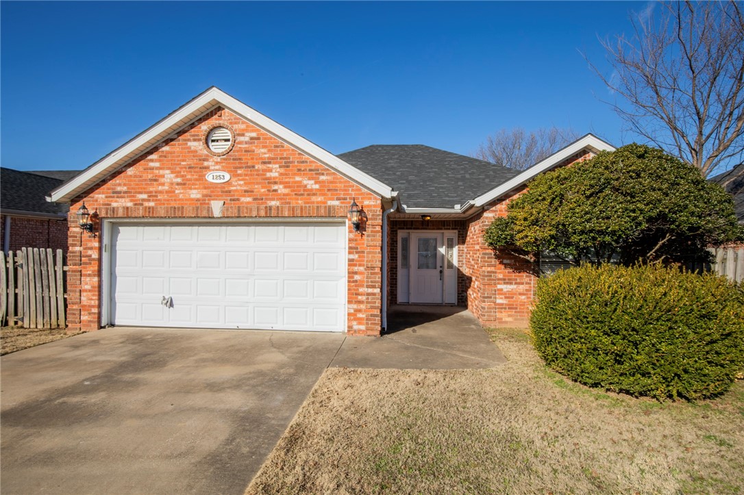 Great opportunity for a family or investor! A 3 Bedroom, 2 Bath home that is clean and ready for your personal touches. Does need some repair and has been priced accordingly. This home in a great neighborhood that is quiet and convenient. You are a short drive from Downtown Springdale and I49. Set your private showing appointment today!