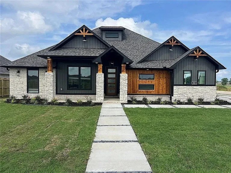Welcome home! 4 beds, 2 baths and 1785 sqft of affordable luxury in the highly desirable Elkhorn Subdivision of Pea Ridge. Tile floors wood look, pot filler, lots of closet space and a kitchen pantry, 2 car garage with side entry, walk through gate in the back yard, with and additional drive through gate - can store boat. Fully landscaped, built in 2024. This is a one owner home in immaculate condition. Quiet neighborhood with all the amenities. Seller is happy to consider owner financing! This home is move in ready and one you will not want to miss out on. Schedule your showing today!