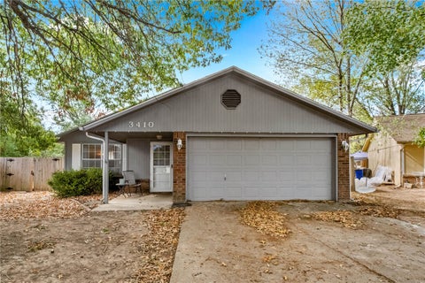 Photo of 3410 W Chestnut Street, Rogers, AR 72756 (MLS # 1365345)