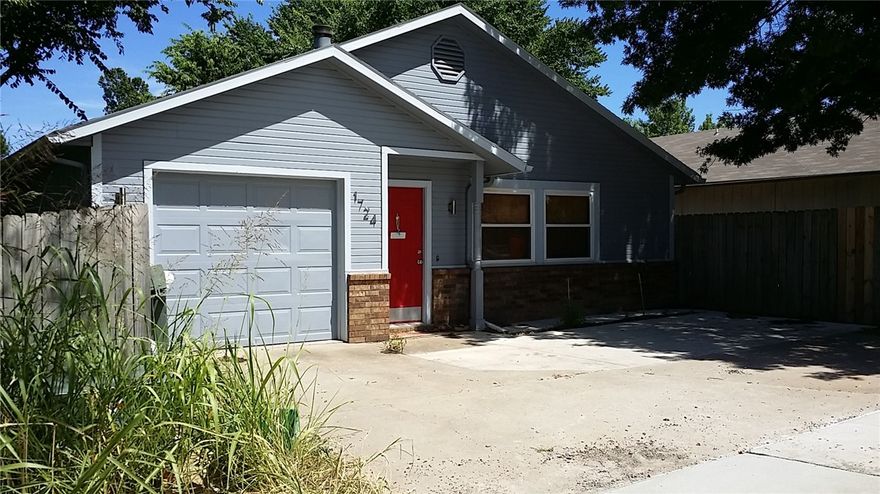 Charming 2-bedroom, 1.5-bath home in an unbeatable location—just minutes from the University of Arkansas! This well-maintained property features a 1-car garage, a fenced side yard perfect for pets or outdoor entertaining, and convenient access to the Razorback Transit bus route. Ideal for students, faculty, or anyone looking to live near campus with easy access to shopping, dining, and entertainment. Don’t miss this rare rental opportunity in the heart of Fayetteville!