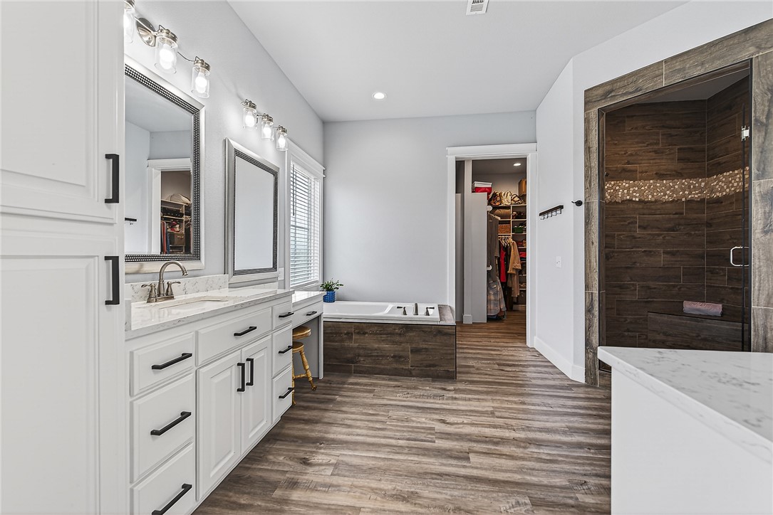 Michael E James Pls 985 Tr - Residential