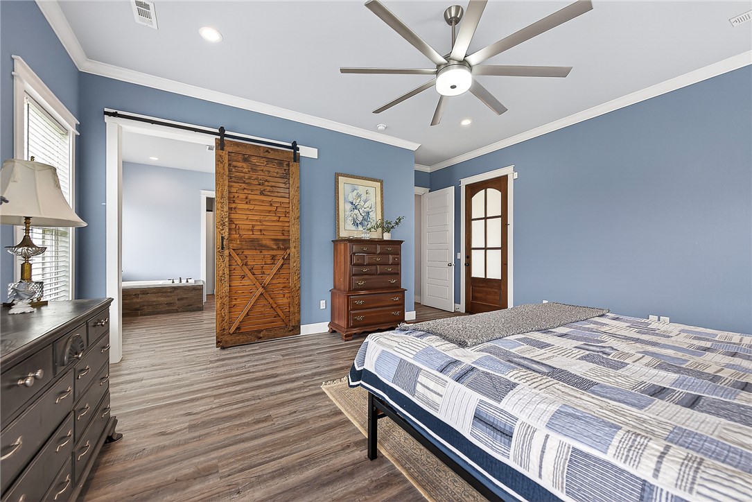 Michael E James Pls 985 Tr - Residential