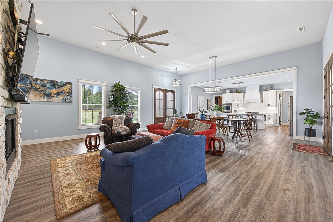 Michael E James Pls 985 Tr - Residential