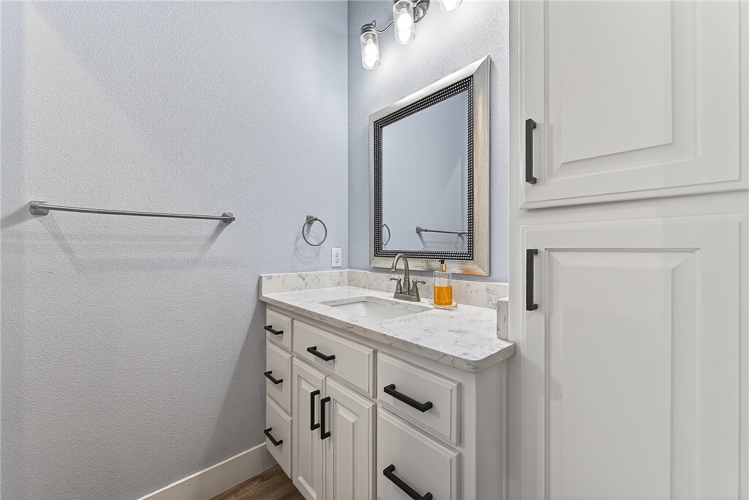 Michael E James Pls 985 Tr - Residential