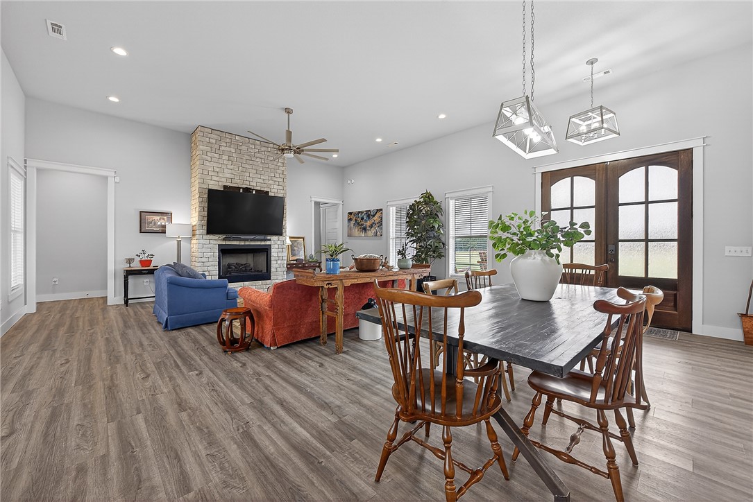 Michael E James Pls 985 Tr - Residential