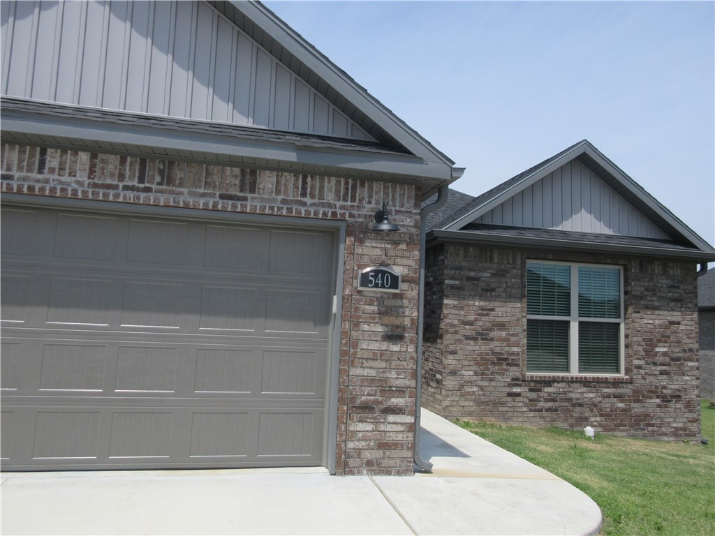 Better than new is this immaculate 4-bedroom 2 bath home located in the Blossom Hills Sub. home. Home is only a few years old with many upgrades. The beautiful wood look tile floors are a feature you will love! Open floor plan with granite counter tops compliment the wonderful open kitchen. pantry. Ss appliances with gas stove. Eat in kitchen bar area. Quick access to downtown Bentonville and to fast growing community of Centerton.
