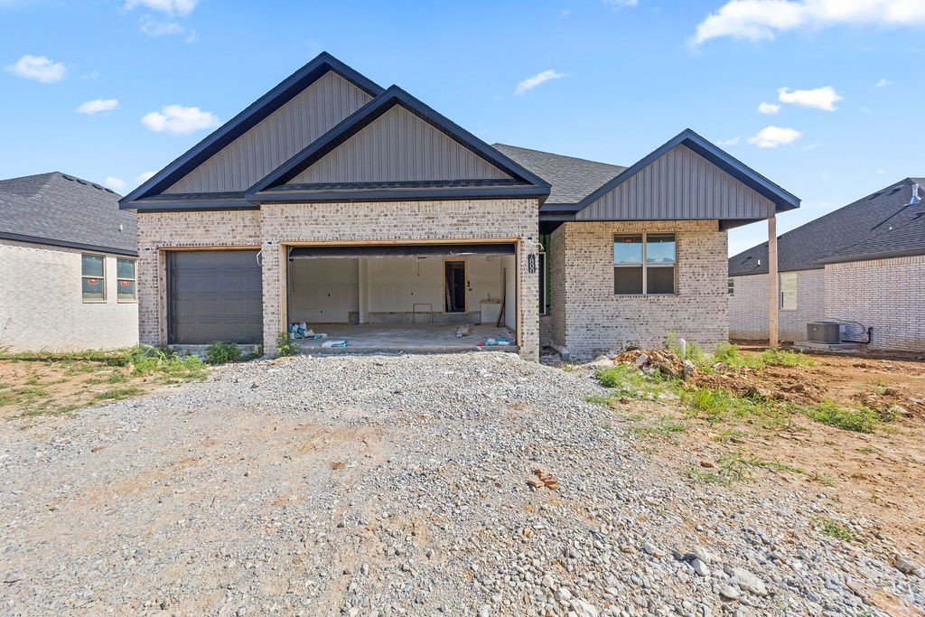 Welcome to Spring Creek Farms, situated in the heart of Northwest Arkansas (Cave Springs/Elm Springs). This vibrant community offers something for everyoneāwith a pool, playground, and walking trails coming in Phase 3. Shaw Elementary is just steps away, and nearby Shaw Park offers pickleball, tennis, walking trails, and more. This home features 4 bedrooms and 2.5 baths, thoughtfully designed for modern living. Enjoy an open-concept main living area with vaulted ceilings, decorative beams, and a gas log fireplace framed by built-in cabinetry for extra storage. The kitchen is equipped with soft-close cabinets to the ceiling, 3CM granite countertops, gas range with a fully vented hood, built-in microwave, and under-cabinet lighting. The primary suite is your private retreat, boasting a tray ceiling, walk-in shower, and soaker tub for the ultimate spa-like experience. Spend your evenings on the covered back deck, complete with TV and gas connectionsāperfect for outdoor entertaining.
Preferred lender credit available!