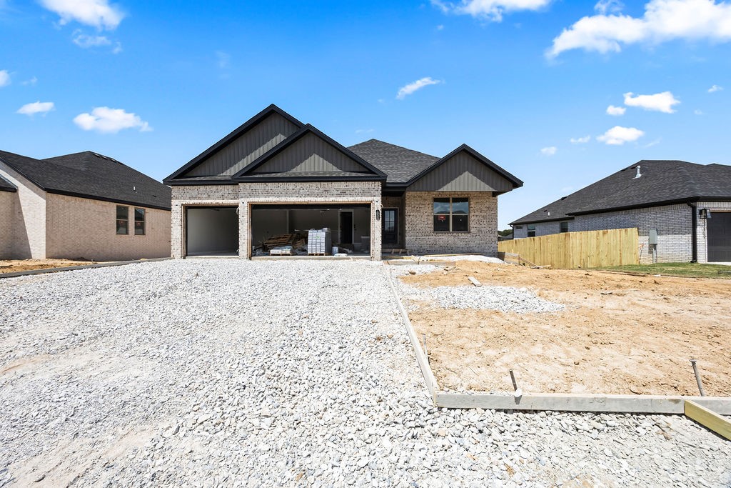Welcome to Spring Creek Farms, situated in the heart of Northwest Arkansas (Cave Springs/Elm Springs). This vibrant community offers something for everyoneāwith a pool, playground, and walking trails coming in Phase 3. Shaw Elementary is just steps away, and nearby Shaw Park offers pickleball, tennis, walking trails, and more. This home features 4 bedrooms and 2.5 baths, thoughtfully designed for modern living. Enjoy an open-concept main living area with vaulted ceilings, decorative beams, and a gas log fireplace framed by built-in cabinetry for extra storage. The kitchen is equipped with soft-close cabinets to the ceiling, 3CM granite countertops, gas range with a fully vented hood, built-in microwave, and under-cabinet lighting. The primary suite is your private retreat, boasting a tray ceiling, walk-in shower, and soaker tub for the ultimate spa-like experience. Spend your evenings on the covered back deck, complete with TV and gas connectionsāperfect for outdoor entertaining.
Preferred lender credit available!