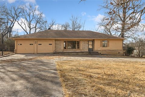 Photo of 624 E South, Harrison, AR 72601 (MLS # 1334396)