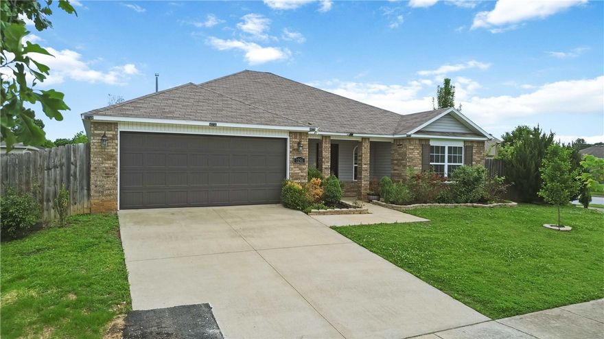 Beautiful home in the desirable Quarry Trace sub! This inviting property features an open-concept living space with vaulted ceilings. The eat-in kitchen offers stainless steel appliances, granite countertops, abundant cabinetry, a pantry, & a convenient breakfast bar. The primary suite serves as a peaceful retreat with its own en-suite bathroom. A separate laundry room adds everyday convenience. Recent updates include a newly installed garbage disposal, kitchen faucet, & screen door, as well as a ceiling fan in the primary bedroom. The entryway flooring has been updated, the garage floor has been freshly painted, & the interior of the home has been recently refreshed with new paint. Enjoy the fully fenced backyard & covered patio perfect for relaxing outdoors. Situated on a desirable corner lot in a friendly neighborhood, this home offers a strong sense of community. Conveniently located just a short drive from schools, parks, shopping, & dining, this move-in-ready home is ready for its next owner!