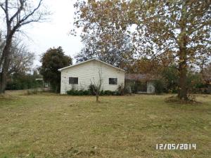 Nice sized home walking distance from Paris schools. 3 bedroom with a fourth possible bedroom/office and 2 full bathrooms. Wood burning fireplace in the living room and an open kitchen. Fix and reap the rewards!