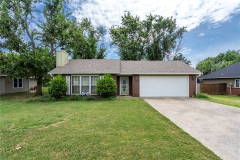 Photo of 108 Greenwood Place, Siloam Springs, AR 72761 (MLS # 1357102)