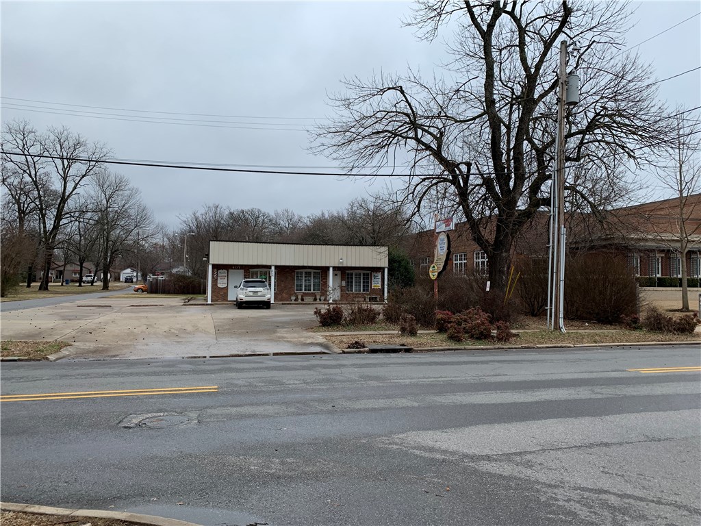 Great Development Potential in Downtown Bentonville. Zoned Downtown Edge. Property is adjacent to the Bentonville Public Library.
