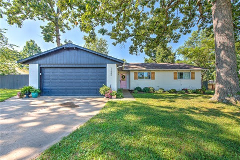 Photo of 2222 W Perry Road, Rogers, AR 72758 (MLS # 1354773)