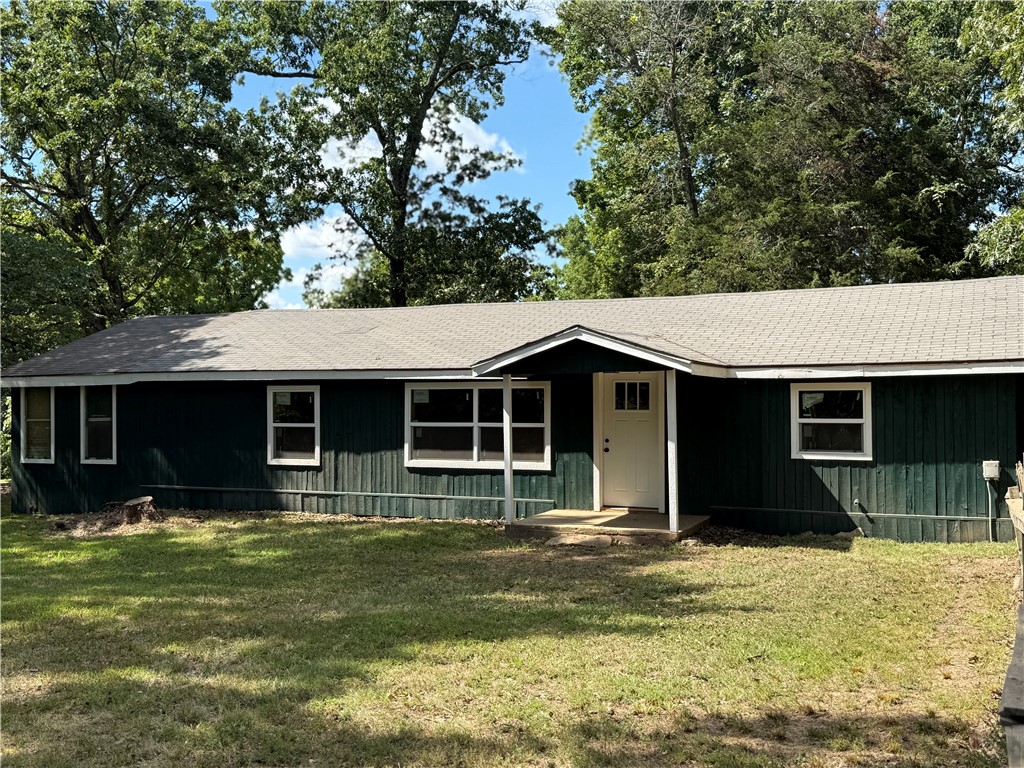 Get ready to fall in love with this three-bedroom, two-bath home that has been beautifully renovated from top to bottom! With brand new windows, doors, cabinets, countertops, flooring, bathrooms, and fresh paint throughout!
Nestled on an incredible 17.84 acres along Erbie Rd, youāre just a short mile from the breathtaking Buffalo River and right on the path to the fabulous Erbie Horse Camp. Thereās plenty of flat, usable land perfect for building an additional home or outbuildings. Plus, youāll enjoy the convenience of a barn complete with a workshop and storage shed.
Imagine waking up to gorgeous mountain views every day! This property is a dream come true for animal loversābring your horses, cows, goats, or even chickens! And donāt miss the charming raised bed fenced garden, perfect for growing your own veggies.
This beautiful property is just waiting for a new owner to turn it into their very own homestead. Are you ready to make it yours?