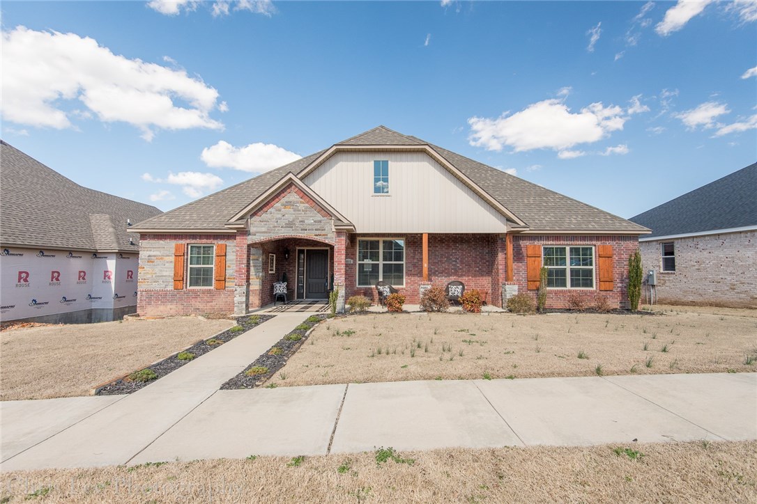 WELCOME HOME! This is property screams HOME! Walk-In the door and feel the open living, dinning and kitchen, perfect for having family and friends. Home features a brick accent wall that separates the open living space from the eat-In-kitchen. Master Bedroom offers a spacious room to relax after a long day with two master closets and soaking tub. This is home is must see! This one won’t last long!