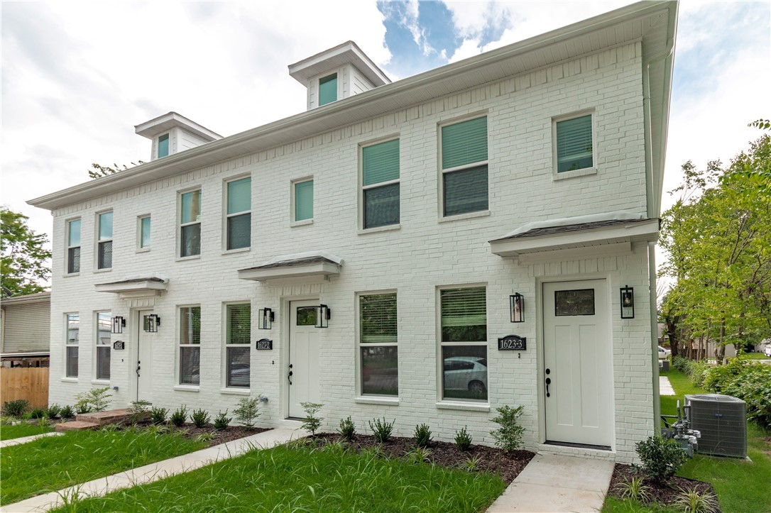 Stunning investment property steps away from the U of A campus! Includes entire triplex with all 3 units fully leased with tenant paying utilities! Property is less than 1 year old and each unit features 2 bedrooms, 2 full baths, 1 half bath, an open layout, large kitchen island, quartz countertops, high end gas range, stainless steel appliances (including refrigerator), washer, dryer, custom built cabinets to the ceiling, and so much more! Walking distance to campus, Razorback stadium, Bud Walton arena, trails, intramural fields, shopping, dining, and more! Just minutes to Fayetteville Square and Farmers market.
