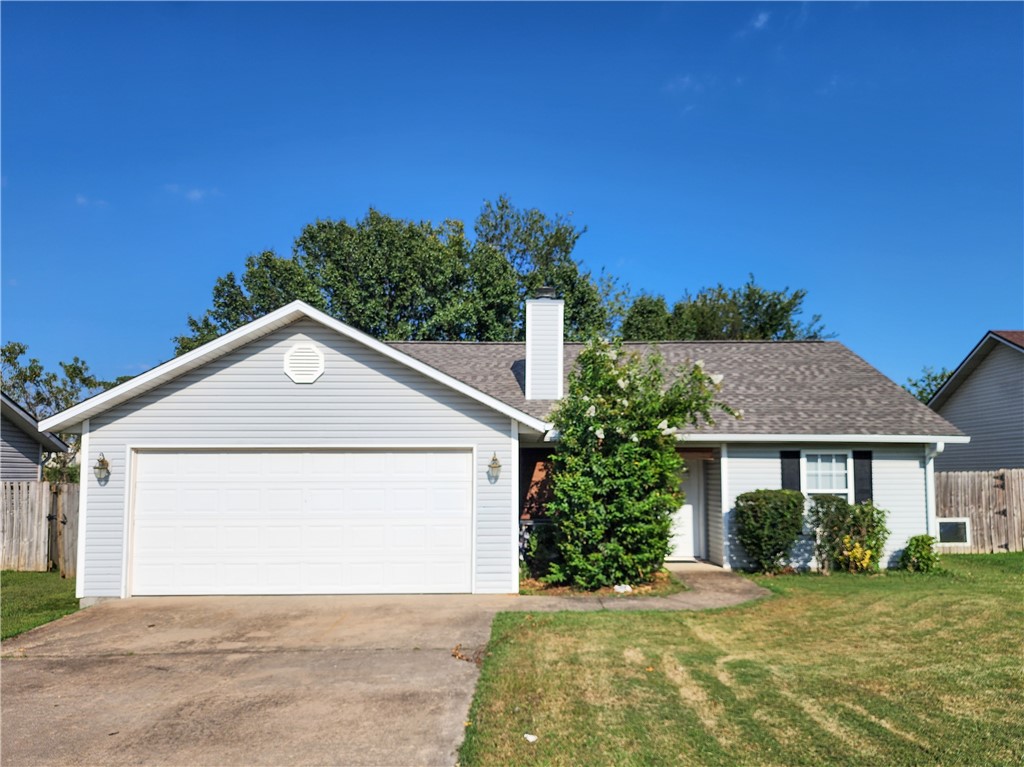 Affordable Opportunity in Siloam Springs!
Welcome to 1103 Brentwood Ln ā a home that gives you the chance to own in one of Siloam Springsā most convenient neighborhoods at a price thatās hard to beat. Featuring 3 bedrooms and 2 bathrooms, this property offers a solid layout with plenty of natural light and an attached garage.
The location is a true highlight ā just minutes from downtown Siloam Springs, local schools, parks, and the cityās vibrant dining and shopping options. Enjoy easy access to Highway 412 for a quick commute to Northwest Arkansas or into Oklahoma.
Update this home to make it your own. Itās move-in ready and full of potential. Whether youāre a first-time buyer, an investor, or simply looking for a great value, this property is priced to sell and gives you room to make it your own.
Donāt miss this chance to own in a growing area at an unbeatable price point!