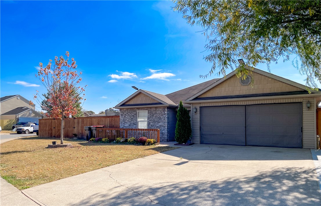 Welcome to your new home in beautiful Springdale, Arkansas. This spacious and cozy home has just what you're looking for. This has ha been well maintained and boasts title floors in all living areas. The fenced back yard is ready for the kids to have and you enjoy entertaining your friends and family! Close to schools, shopping centers, parks, and bike trails. Call for a showing appointment before it's gone! Refrigerator, Swing set/Playset, and storage shed in the back yard to convey to buyer. New dishwasher installed. (Se habla EspaƱol.)