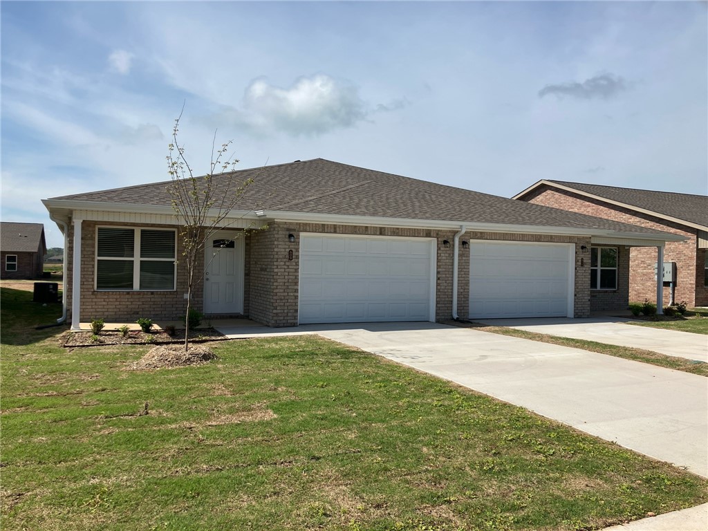 Brand new duplexes in Bentonville close to NWA Reginal Airport for lease. Home features 3 bedrooms, 2 bathrooms, 2 car garage, LVP throughout home, granite countertops, ceiling fans, open floor plan, covered back patio for grilling/entertaining, fenced in yard and all appliances included. 1-month free rent for tenants with all 1-year leases signed by June 1st.