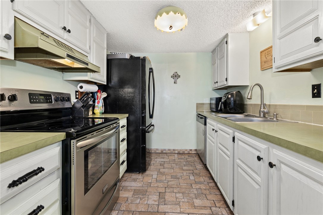 Townhouse Tct 3 A/K/A Drake Court Bvv - Residential