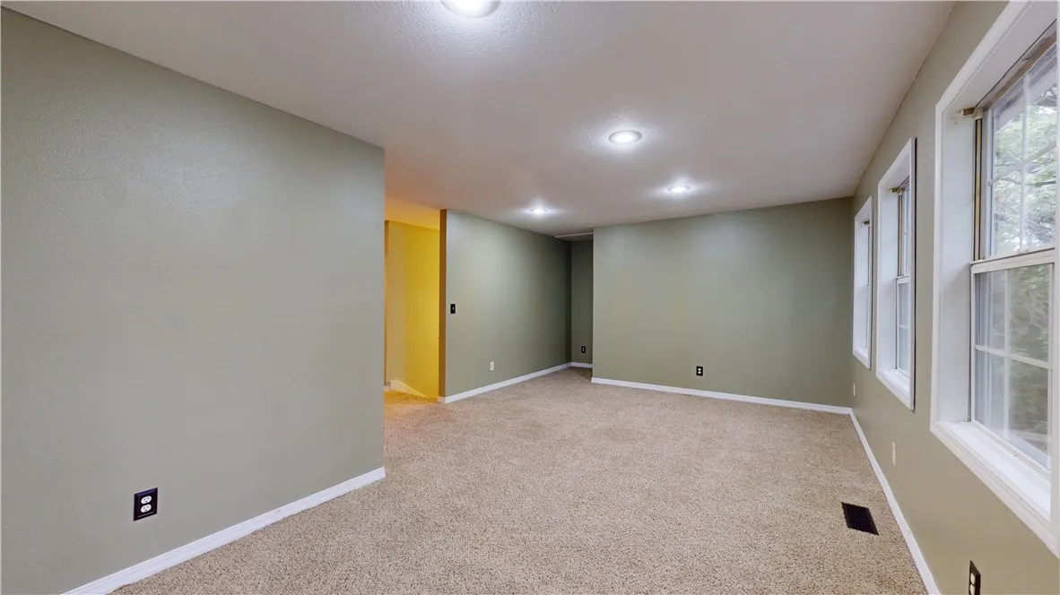 Garfield, Arkansas 72732, United States, 4 Bedrooms Bedrooms, ,3 BathroomsBathrooms,Residential,Active,43806