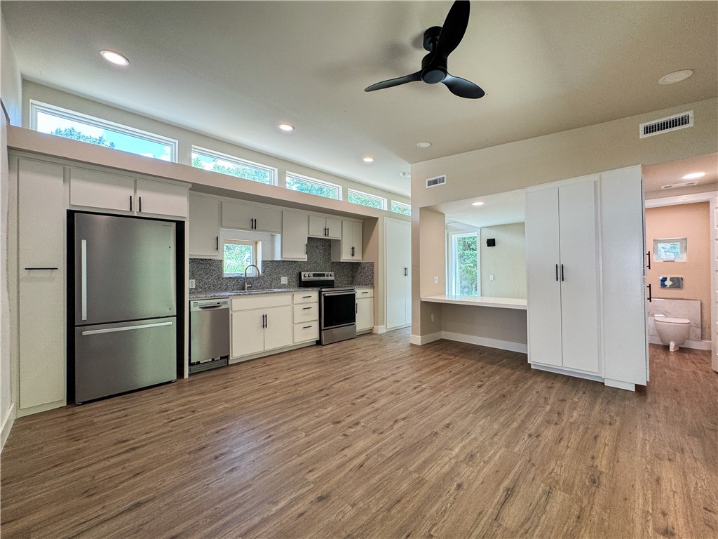 Be the very first to live in this newly built studio home with 1 bathroom, perfectly located in East Fayetteville just 7ā10 minutes from all the shopping, dining, and entertainment the city has to offer.
This thoughtfully designed space features: Modern kitchen with dishwasher, large sink, and brand-new appliances; In-unit laundry for your convenience; Bright interior with lots of windows providing natural light; Spacious deck perfect for relaxing or entertaining; Covered parking to keep your vehicle protected
Rent includes: Lawn care and Electric for the first 12 months of lease
This is the perfect opportunity to enjoy low-maintenance living in a brand-new home with premium finishes and unbeatable convenience. Home is built from LegacyBlock - which is super strong and incredibly energy efficient!