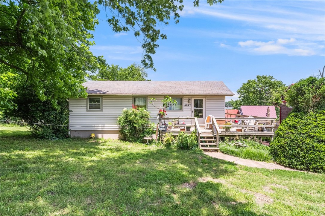 This 3-bedroom, 1.5-bath home is full of potential and perfectly situated just outside Prairie Creek on the Beaver Shore Peninsula. Sitting on two spacious lots, it features a 2-car detached garage and a finished basement: optimal for a second living area or an ideal guest suite. Whether you're looking for a cozy home or a place to customize and expand, this property is a great find!
