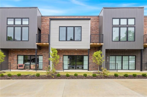 Photo of 947 SE 10th Street, Bentonville, AR 72712 (MLS # 1354636)