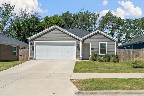 Photo of 5895 Holdcroft Drive, Fayetteville, AR 72704 (MLS # 1316176)