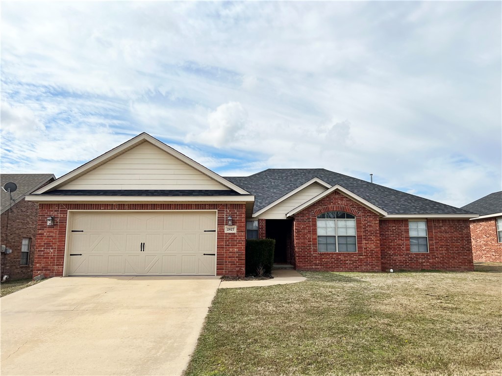 Ready for move in!! Great 4 bedroom house located near schools and parks! House comes with all appliances (no microwave) including full size washer and dryer. Showings are through appointments only. We process as we receive applications and once an application is approved, we reach out for deposit. Deposit secures the unit not the application. Pet Policy: 50lbs or less full grown, non-aggressive breeds, a required $250 non-refundable pet fee PER pet, an additional $50 flat fee per month, a limit of one pet per bedroom