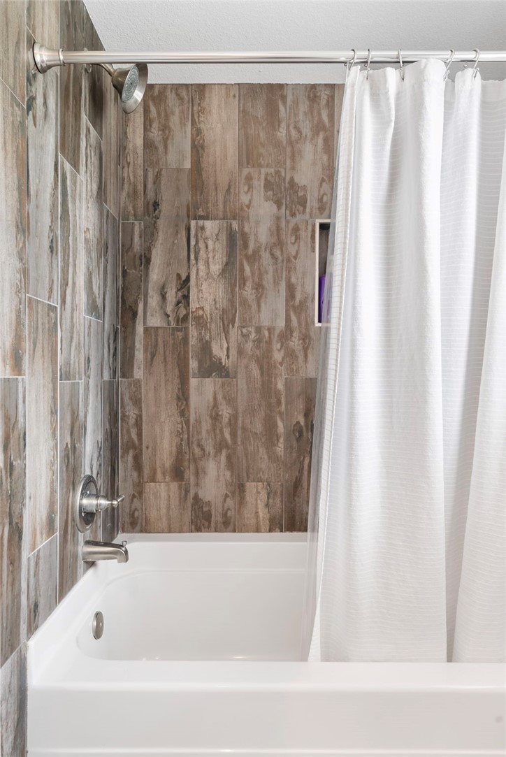 Pleasant Acres Sub Rogers - Residential Lease